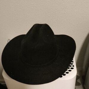 Elegant Black Wide-Brim Cowboy 7 1/4 Hat